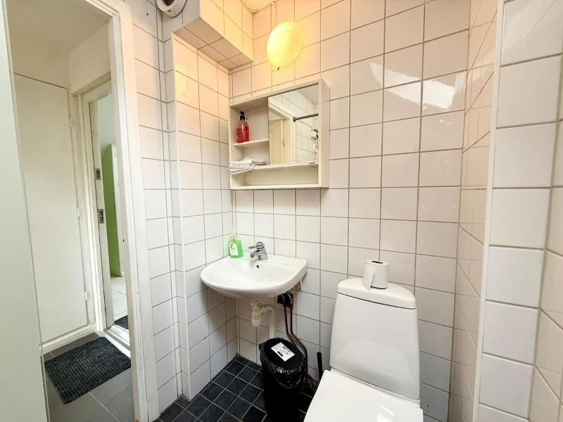 Workers Studio Apartment With 3 Beds And Free Parking - image 8