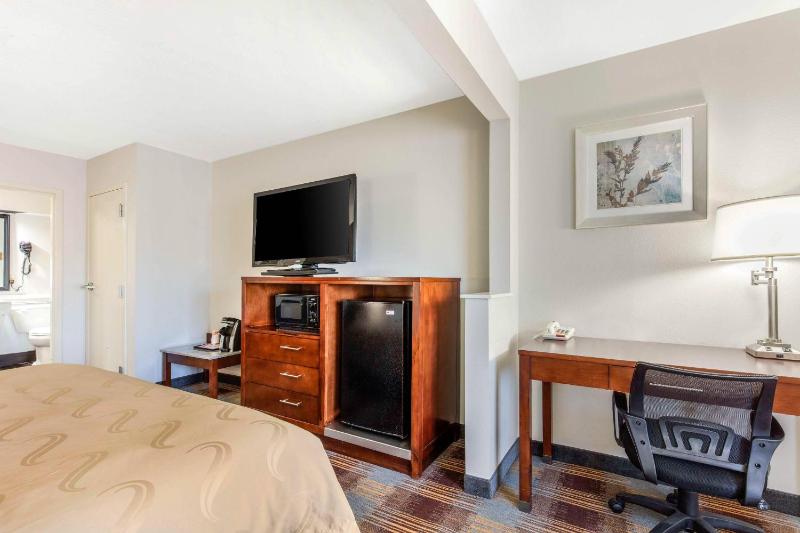 Quality Inn Memphis Airport - image 9