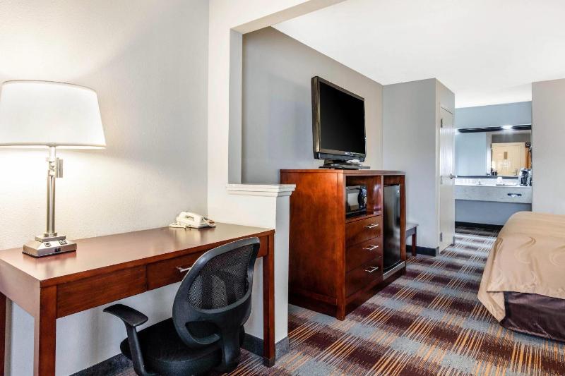 Quality Inn Memphis Airport - image 8
