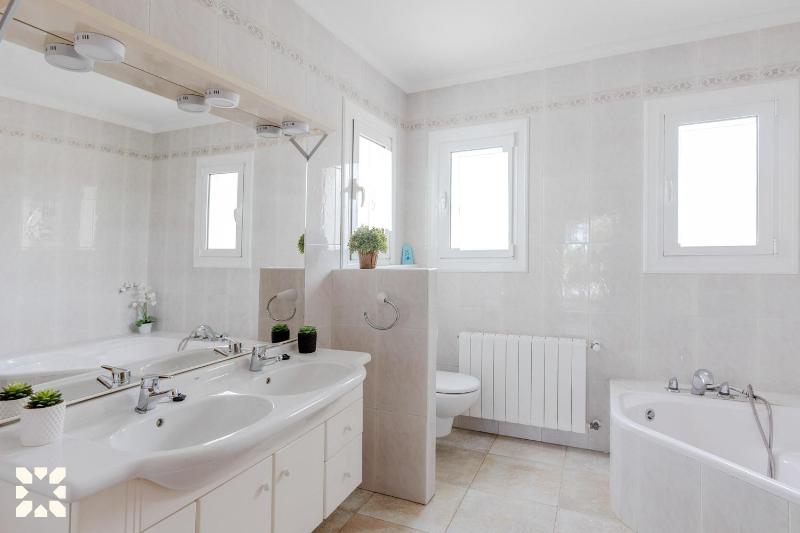 Villa Soleada by Abahana Villas - image 3