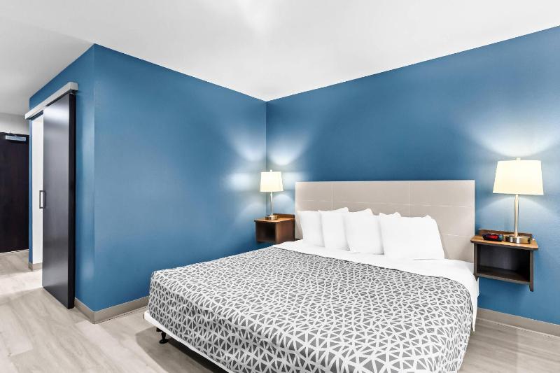 WoodSpring Suites South Houston Hobby - image 8