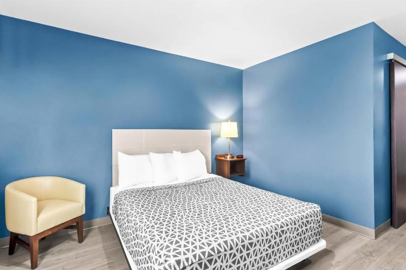 WoodSpring Suites South Houston Hobby - image 4