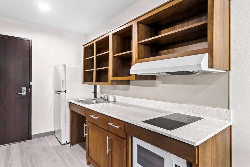 WoodSpring Suites South Houston Hobby - image 17