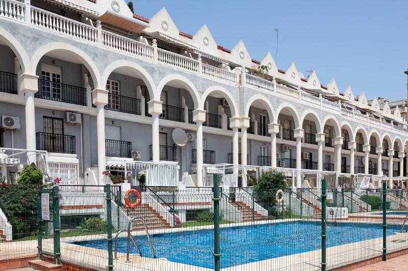 Los Arcos Beach Apartments - image 1
