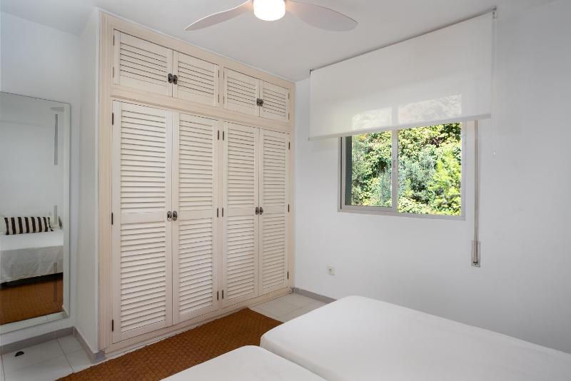 Los Arcos Beach Apartments - image 28