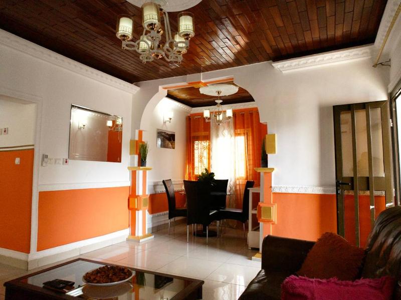 Appartement Meublé Yaoundé Omnisport 3CH 2CH 1CH-WIFI-Groupe Electrogène - image 2