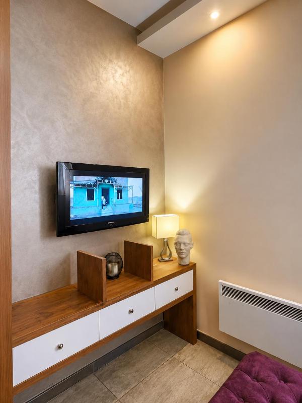 Lux S Central Apartment - image 4