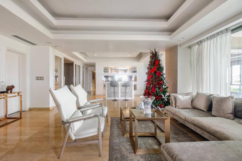 Apartamento de Lujo Frente al Mar con Jacuzzi - image 9