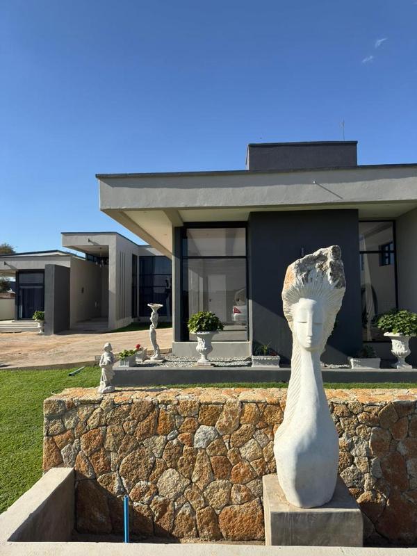 Arlington Estate - Modern Luxury Villa with Gym Bar & Lounge in a Secure Gated Estate Next to the Airport - image 1