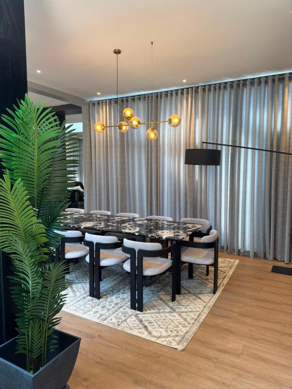 Arlington Estate - Modern Luxury Villa with Gym Bar & Lounge in a Secure Gated Estate Next to the Airport - image 7