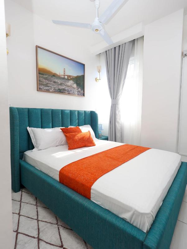 Cosy 2BR Mombasa CBD with Partial Ocean & City Views - 15 mins to Airport - image 3