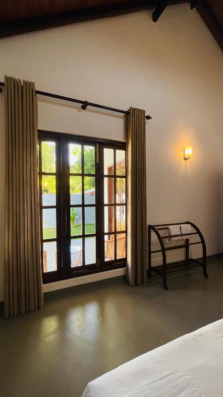 Thalalla White Gate - image 7