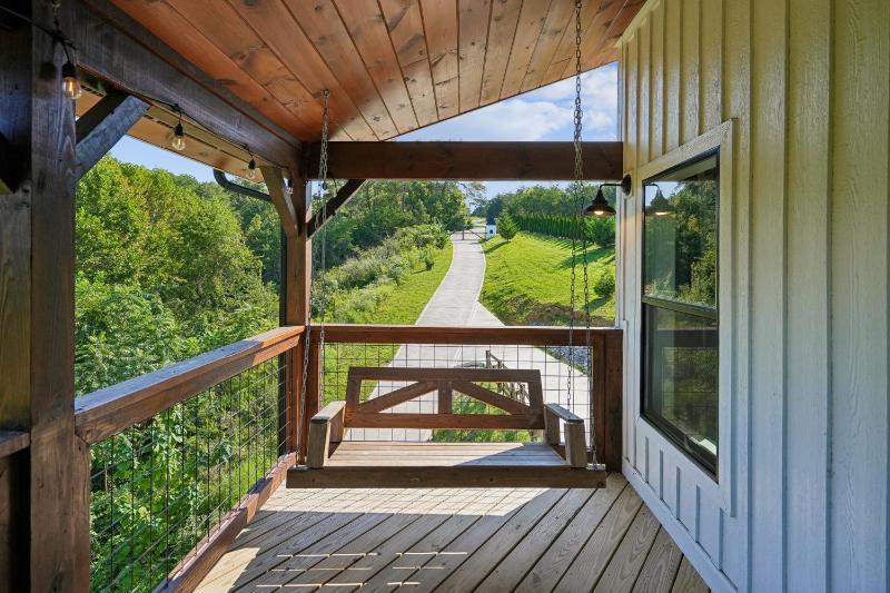 Black Bear Cove cabin - image 47