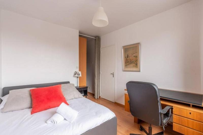 Appartement Lille Centre avec Ascenseur Wifi et Vue sur la Ville - image 4