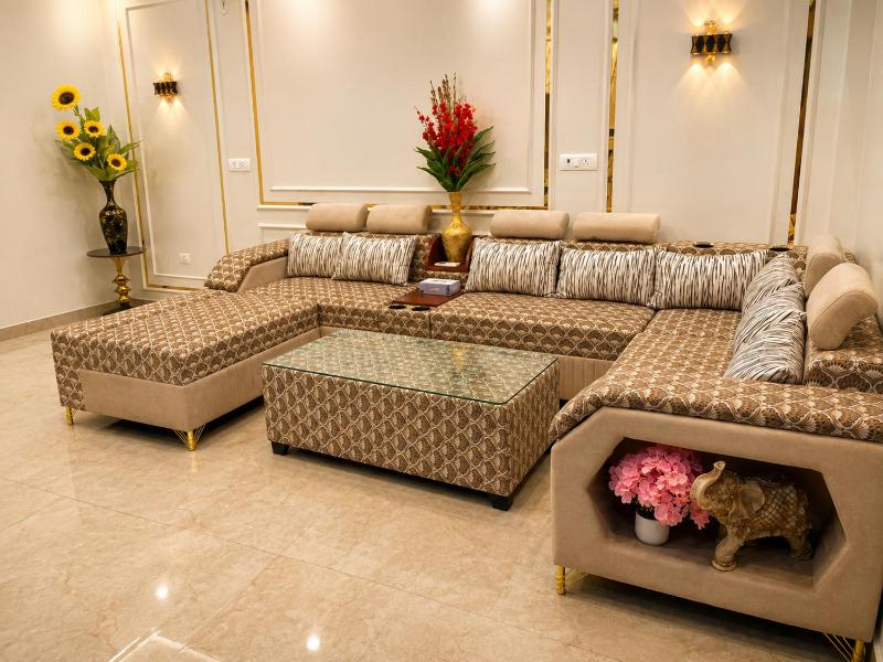 Luxurious 4BHK Near Max Hospital-Vaishali - image 3