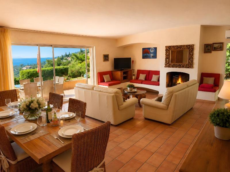 Villa Bellevue vue mer et piscine - image 17