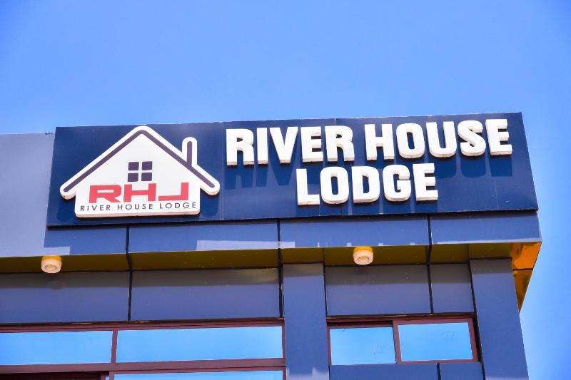 RiverHouse Lodge - image 1