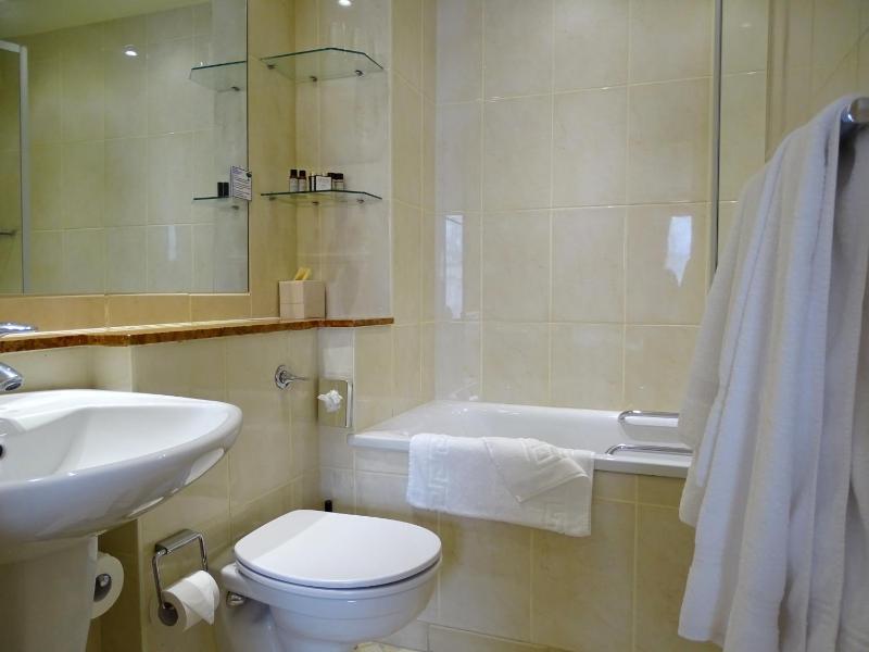 Classic Double Room image 2