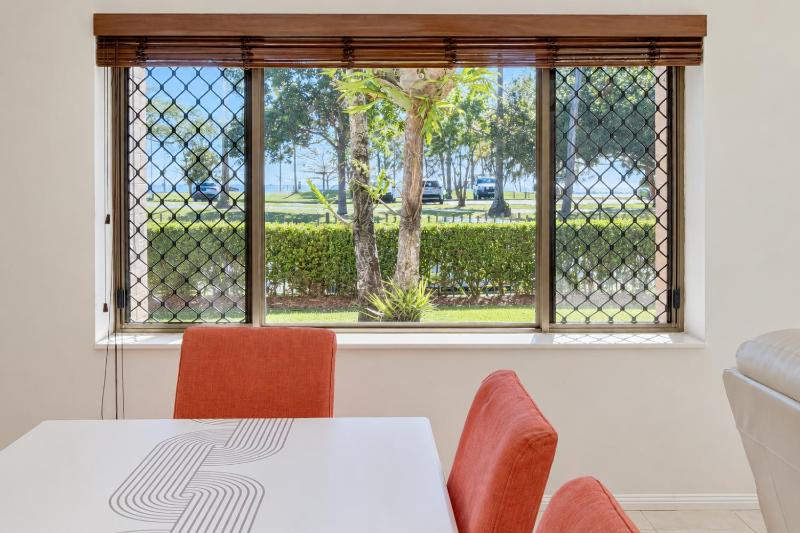 Esplanade Water-Front 2BR - Pool & Balcony - image 12