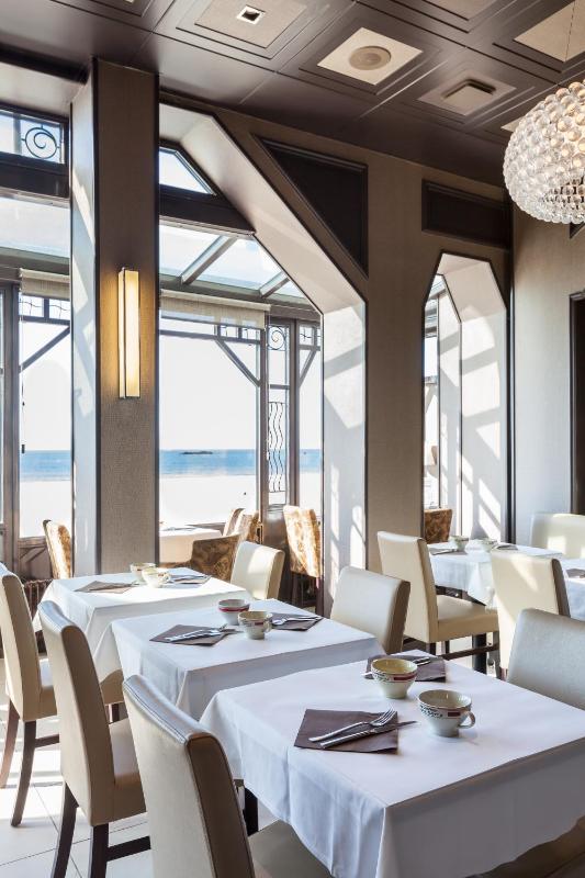 Les Ambassadeurs Logis Hotel sa crêperie et son rooftop - Saint Malo Plage - image 6