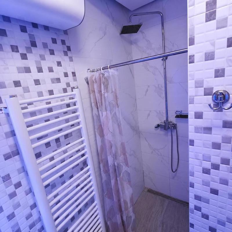 Lux S Central Apartment - image 7
