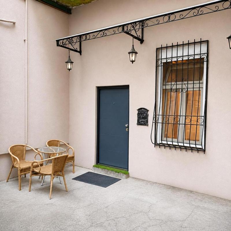 Lux S Central Apartment - image 10
