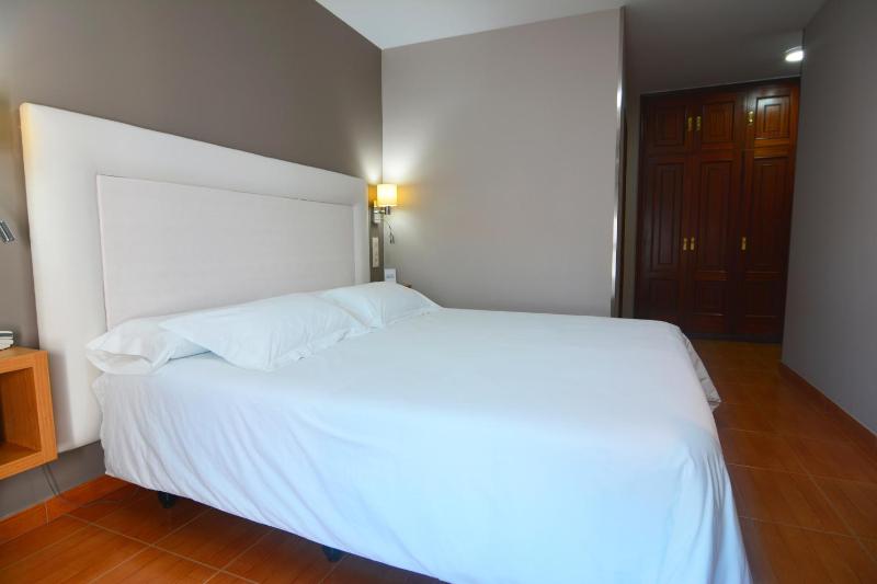 Double or Twin Room image 4