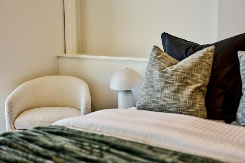 Central Te Aro 2BR with Balcony & City Views - image 16