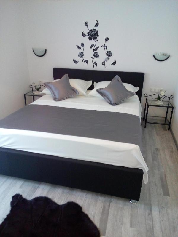 Two-Bedroom Apartment with Sea View image 3