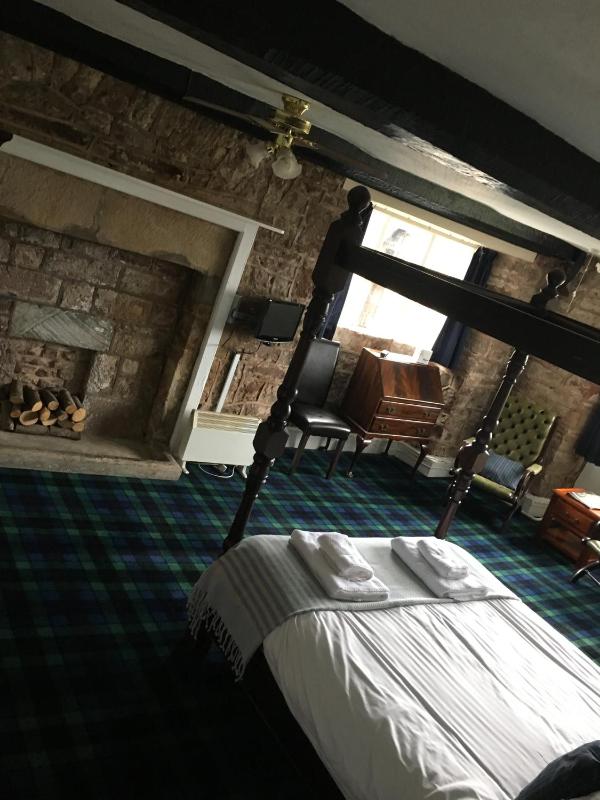 King Four Poster image 2