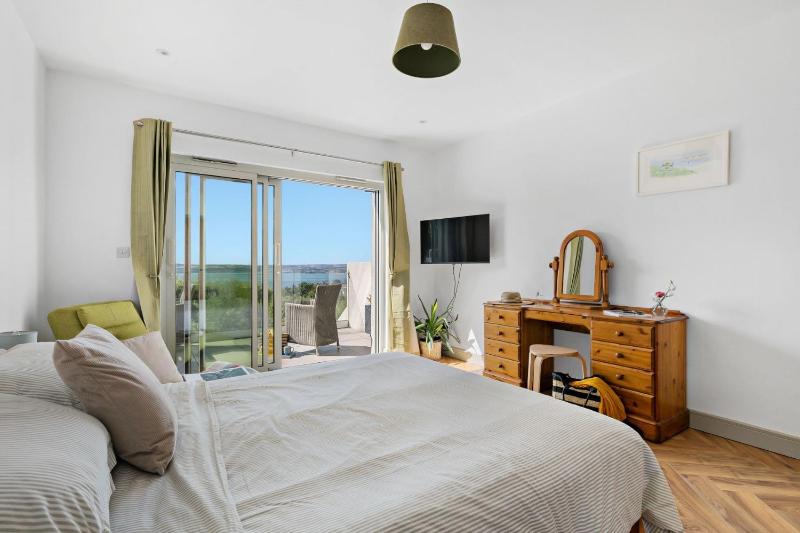 Seacroft - 6 guests 3 bedrooms WiFi dog friendly sea view - image 13