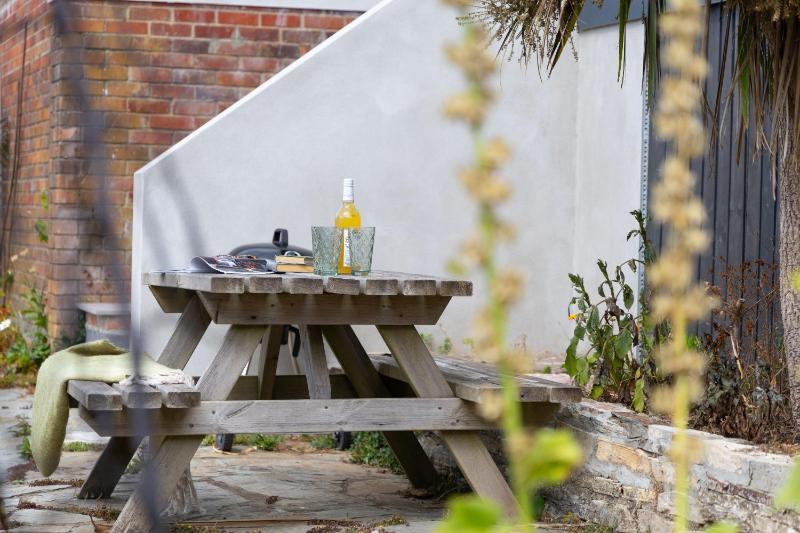 Seacroft - 6 guests 3 bedrooms WiFi dog friendly sea view - image 4