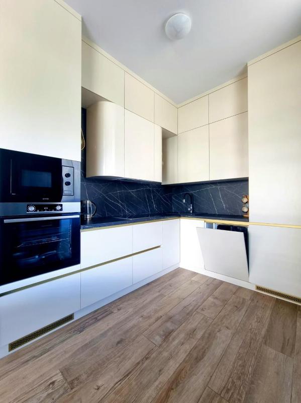 Royal Gardens cosy corner apartment - image 2