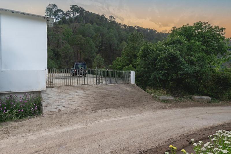 Splendid Retreat Hotels Kasauli - Vacation River View Balcony Traking Camping Bonfire Family Groups Forest Treks Memories - image 10