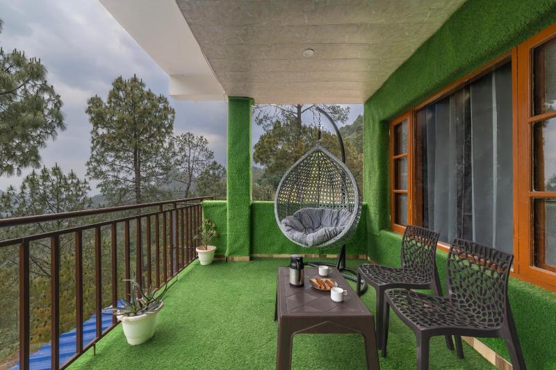The Couples Paradise Balcony Kasauli Hills - image 8