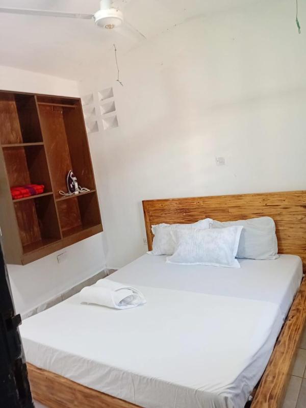 Cozy Swahili Cottage by the Beach in Diani - image 6