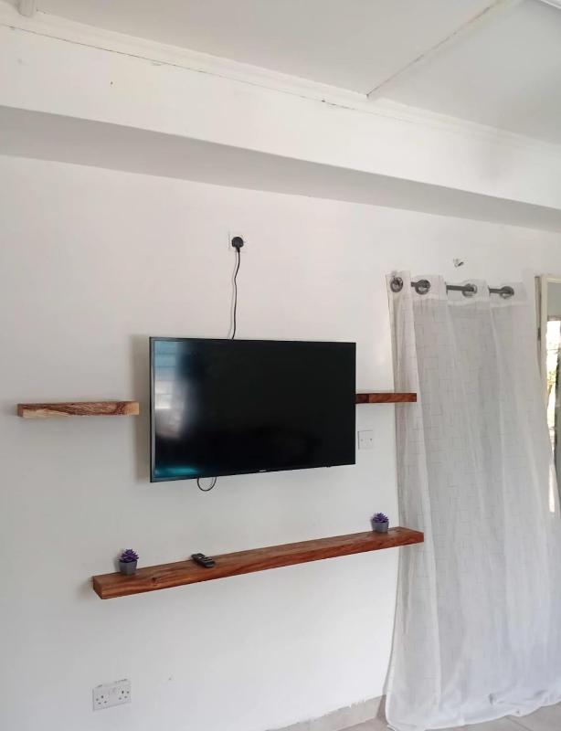 Cozy Swahili Cottage by the Beach in Diani - image 7
