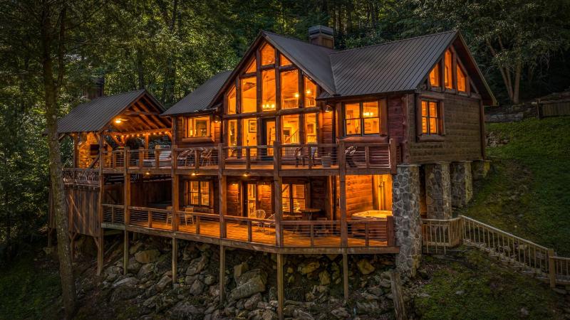 Four Seasons Mountain Escape - image 50