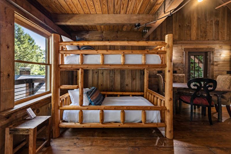 Four Seasons Mountain Escape - image 31