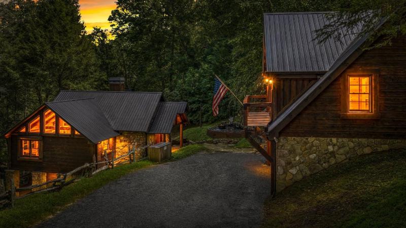 Four Seasons Mountain Escape - image 40