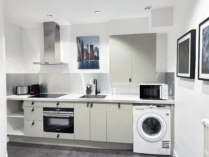 Luxembourg Gardens Prestige flat for 8 lift 4 BR - image 8