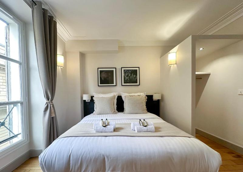 Luxembourg Gardens Prestige flat for 8 lift 4 BR - image 10