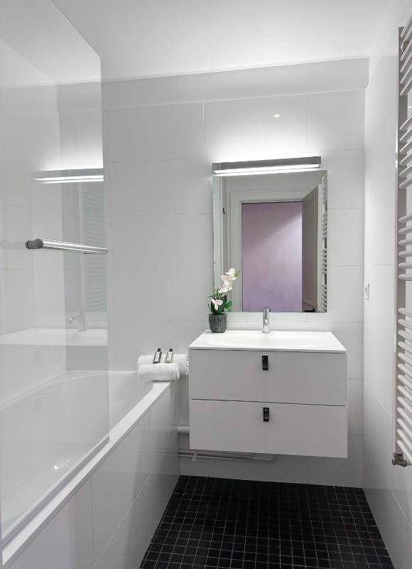 Luxembourg Gardens Prestige flat for 8 lift 4 BR - image 3