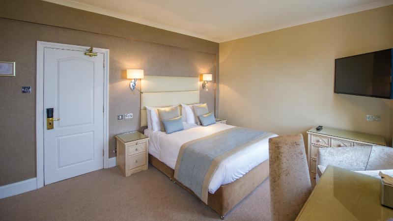 Double or Twin Room image 3