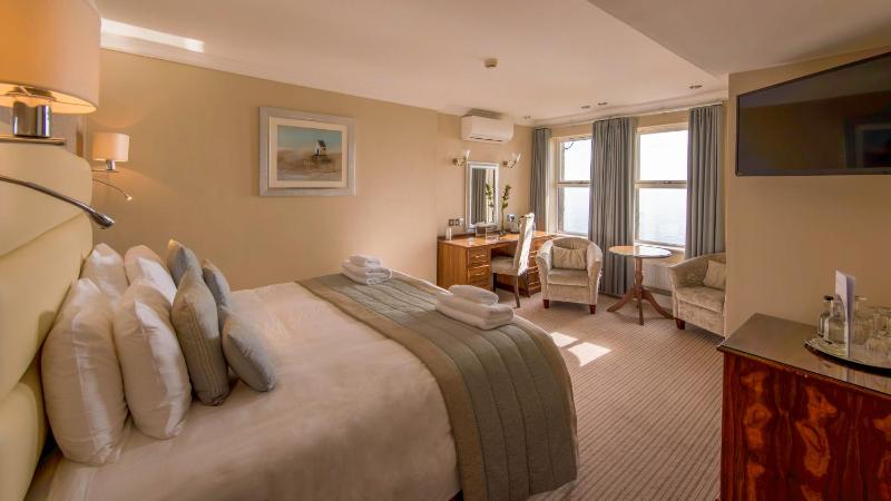Double or Twin Room with Sea View image 3