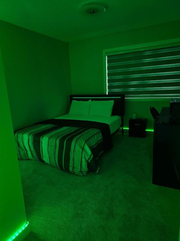 SwitHome Glen Near Yeg Airport 5 beds 25 baths - image 15