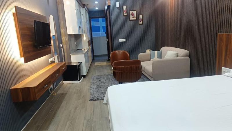 Gaur city premium Studio - image 2