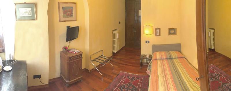 Single Room image 3