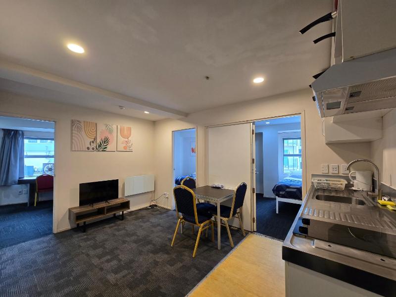 Empire Apartments - image 15