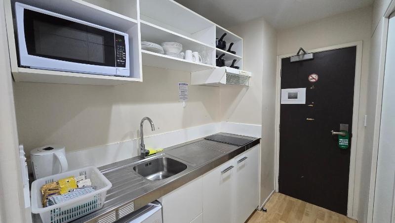 Empire Apartments - image 13